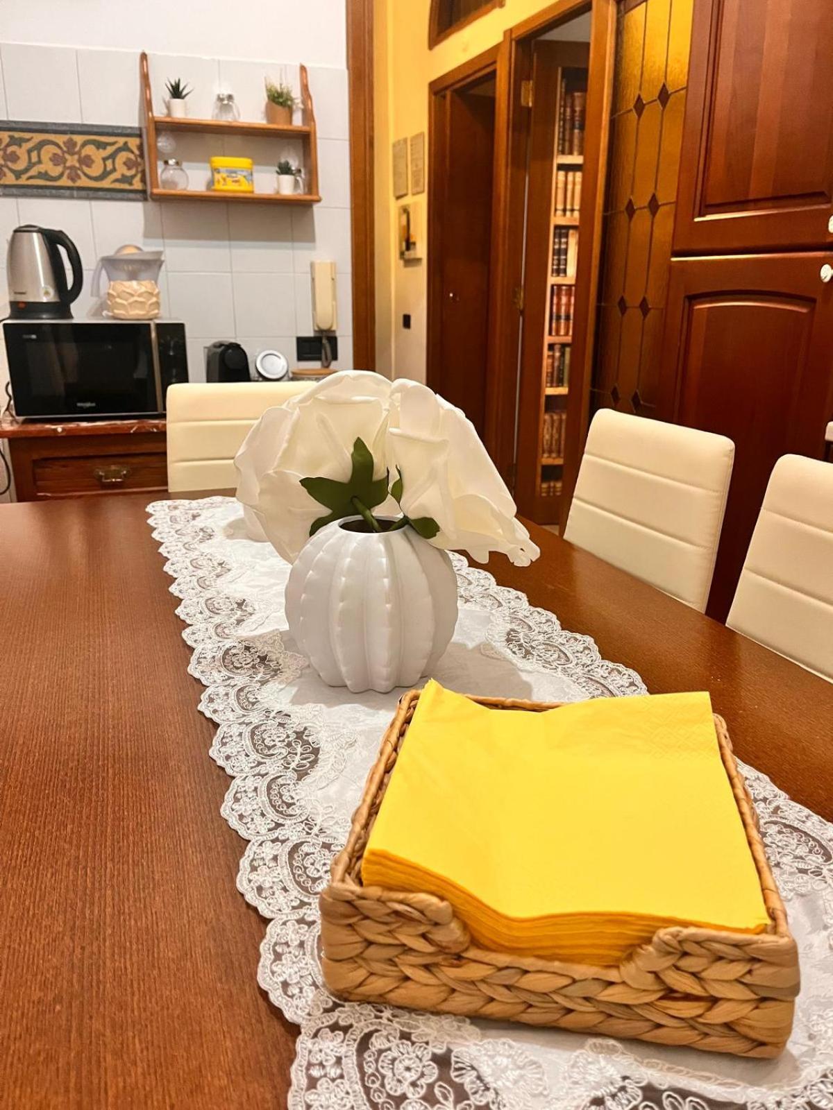 Monia Coliseum Apartment Rome Bagian luar foto