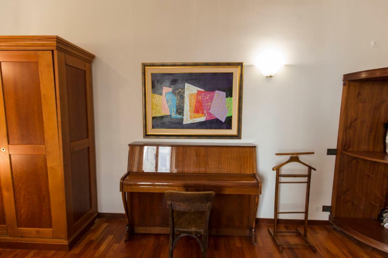 Monia Coliseum Apartment Rome Bagian luar foto
