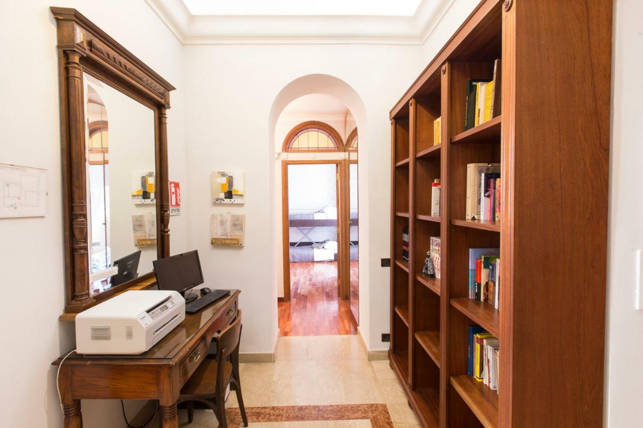 Monia Coliseum Apartment Rome Bagian luar foto